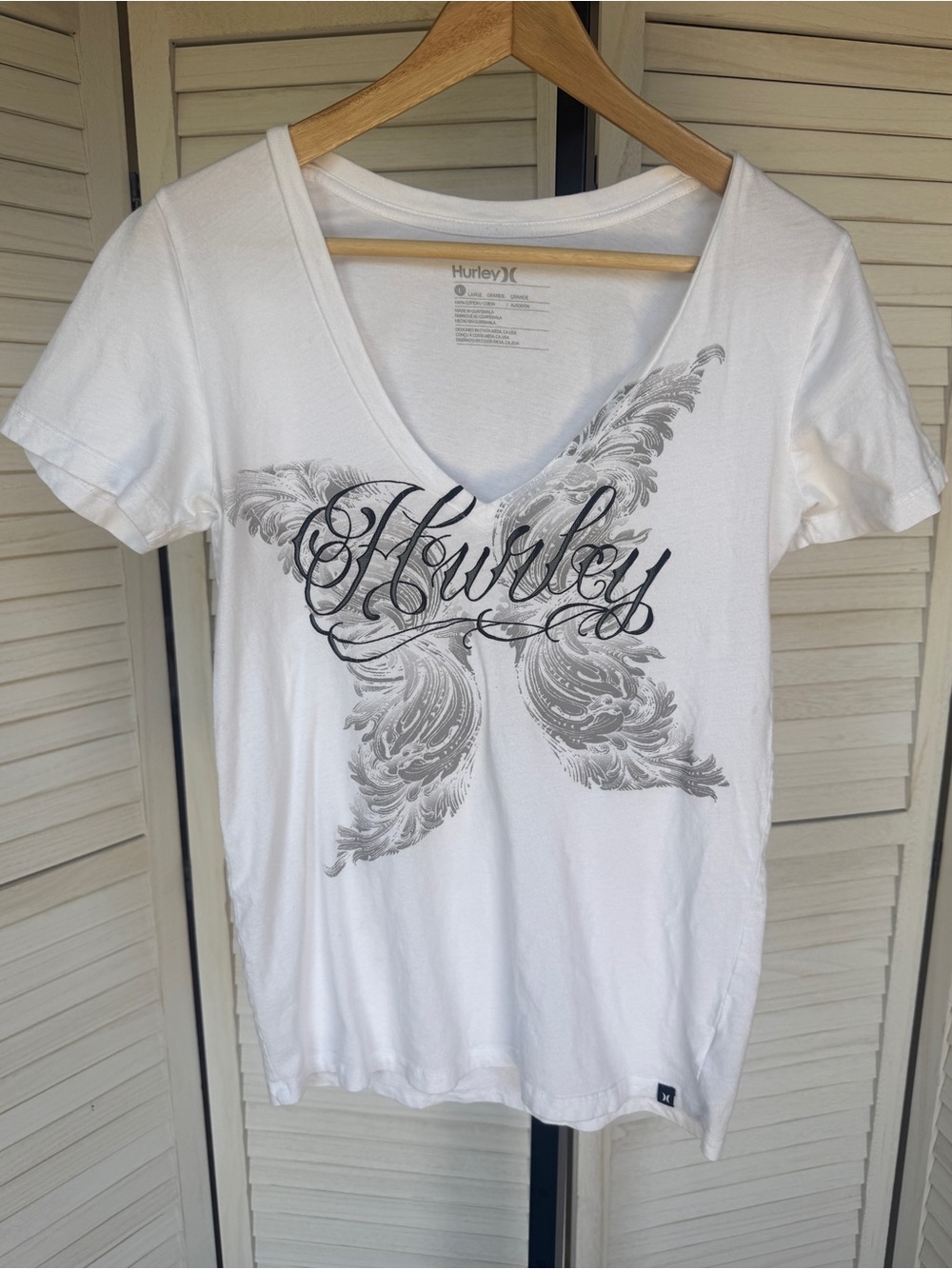 Y2K Hurley Women’s White V-Neck Script Graphic Tee Size Large